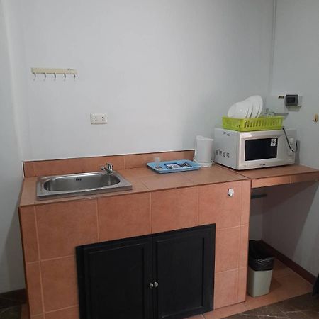 White House By Sorot ตึกขาวโดยโสรฬ Apartment Pantai Jomtien Bagian luar foto