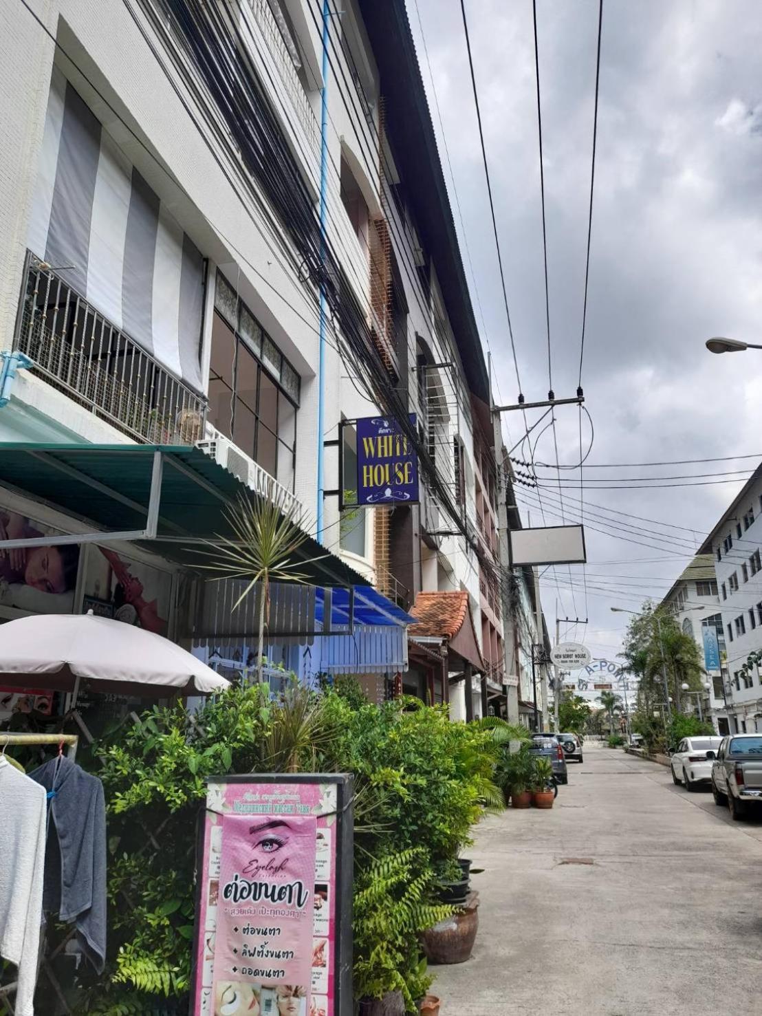 White House By Sorot ตึกขาวโดยโสรฬ Apartment Pantai Jomtien Bagian luar foto