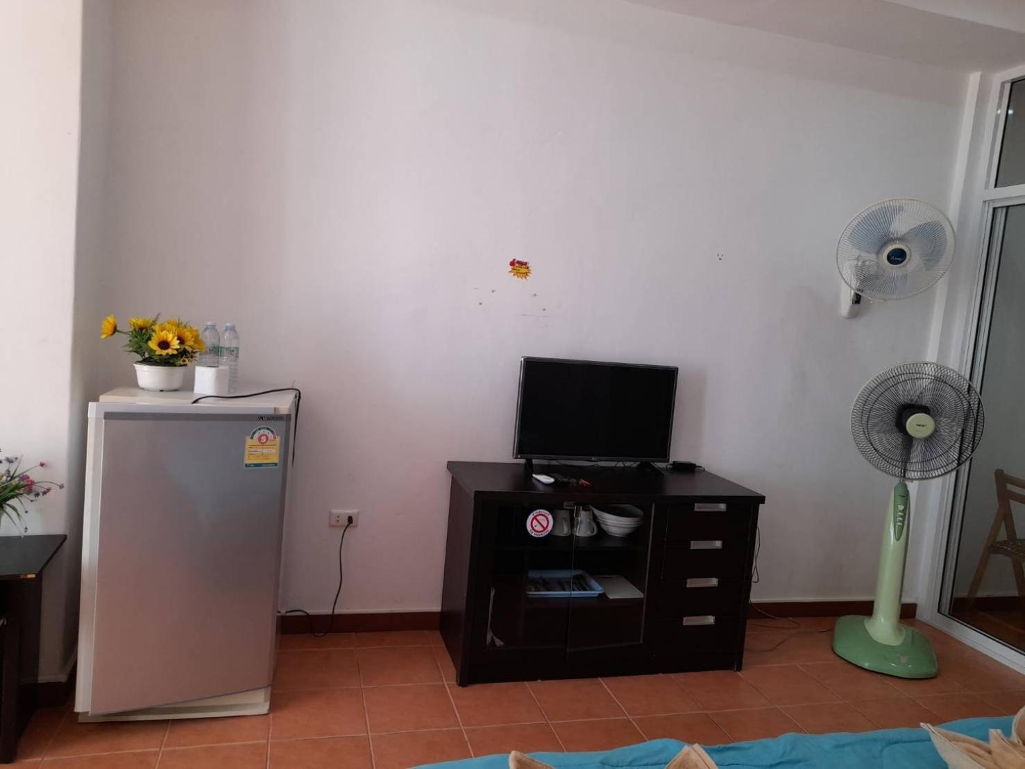 White House By Sorot ตึกขาวโดยโสรฬ Apartment Pantai Jomtien Bagian luar foto