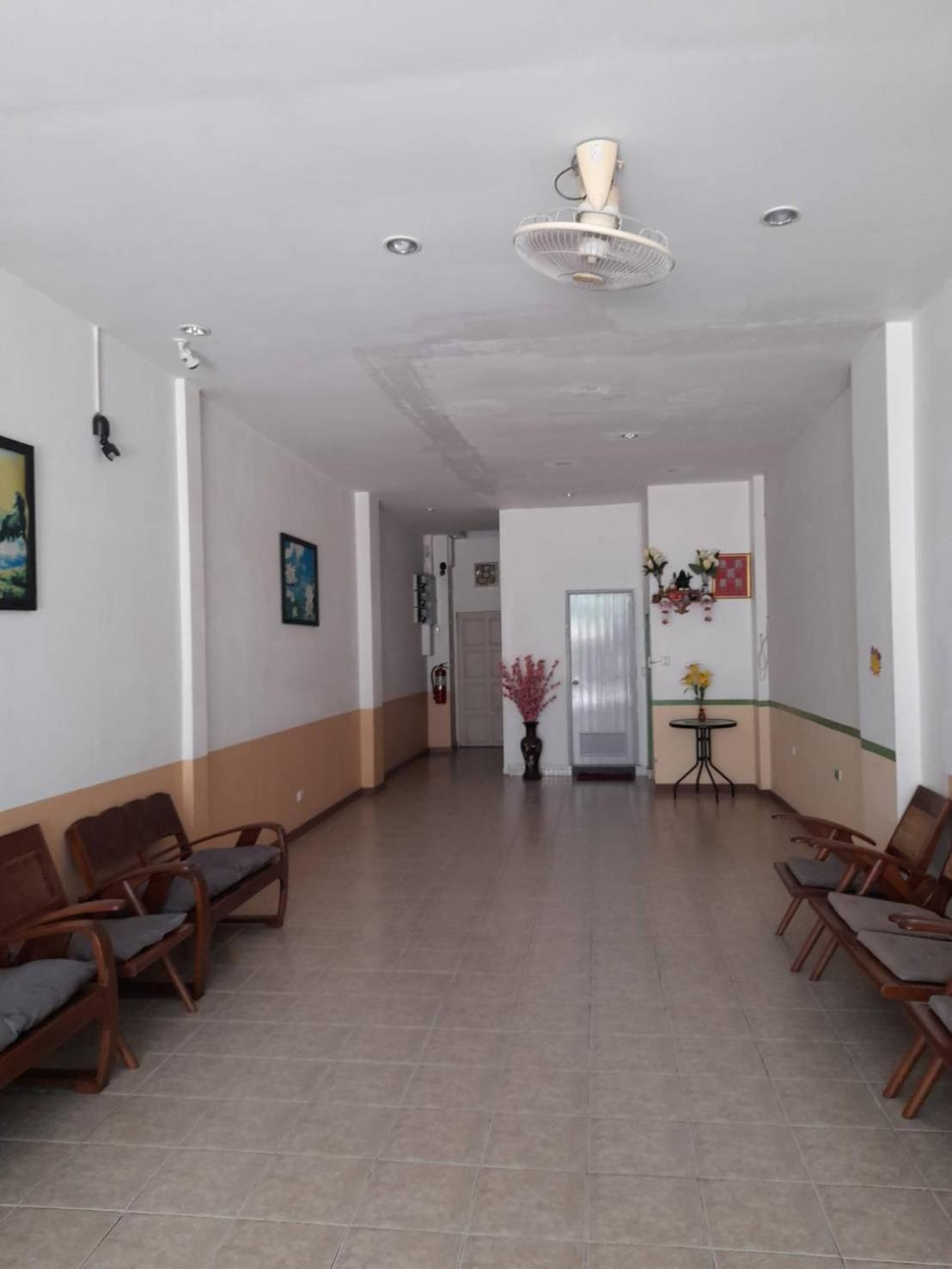 White House By Sorot ตึกขาวโดยโสรฬ Apartment Pantai Jomtien Bagian luar foto