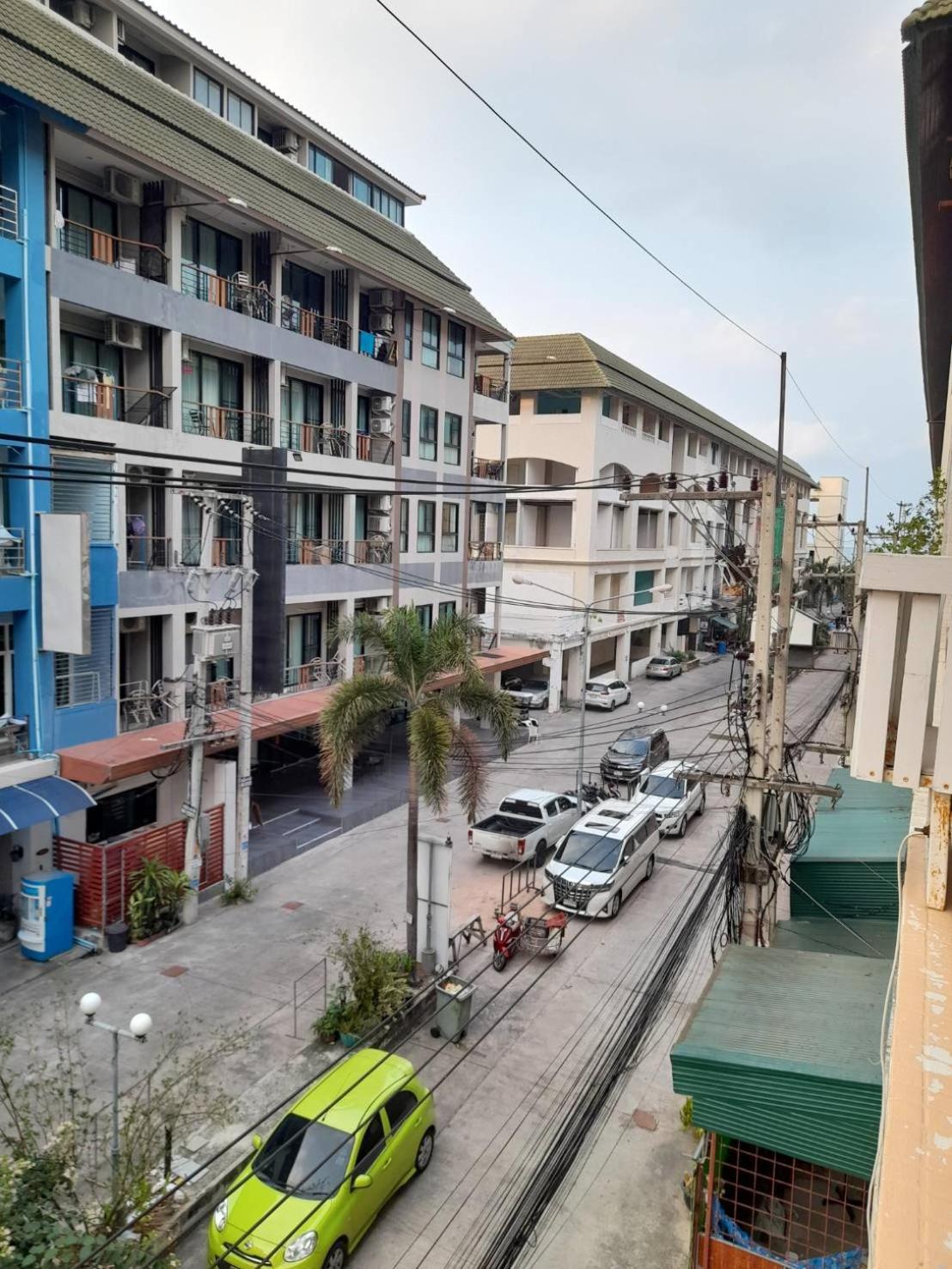 White House By Sorot ตึกขาวโดยโสรฬ Apartment Pantai Jomtien Bagian luar foto