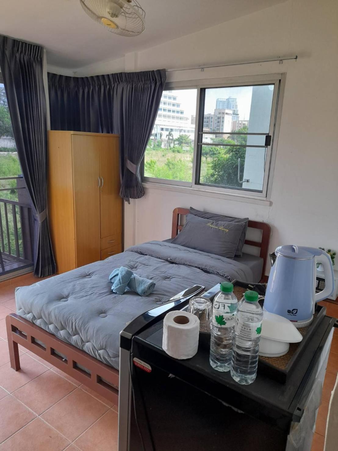 White House By Sorot ตึกขาวโดยโสรฬ Apartment Pantai Jomtien Bagian luar foto
