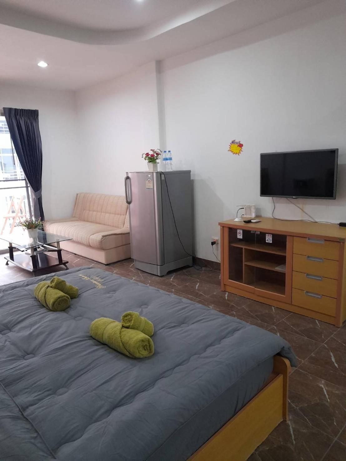 White House By Sorot ตึกขาวโดยโสรฬ Apartment Pantai Jomtien Bagian luar foto