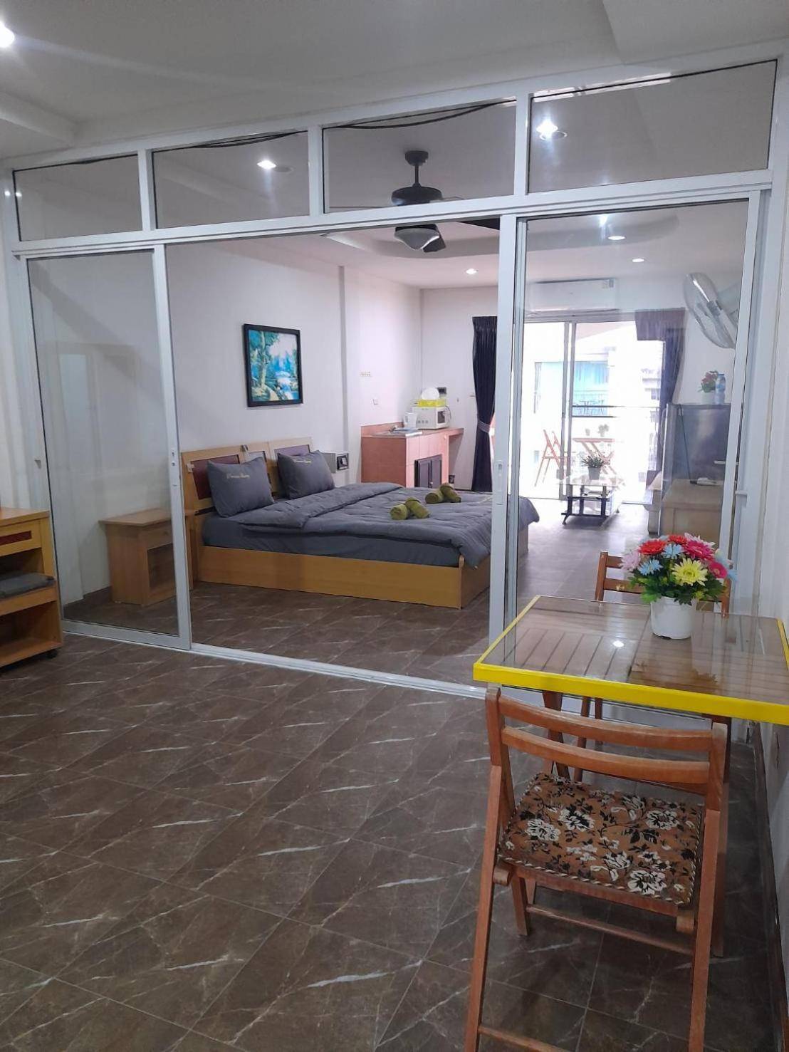 White House By Sorot ตึกขาวโดยโสรฬ Apartment Pantai Jomtien Bagian luar foto