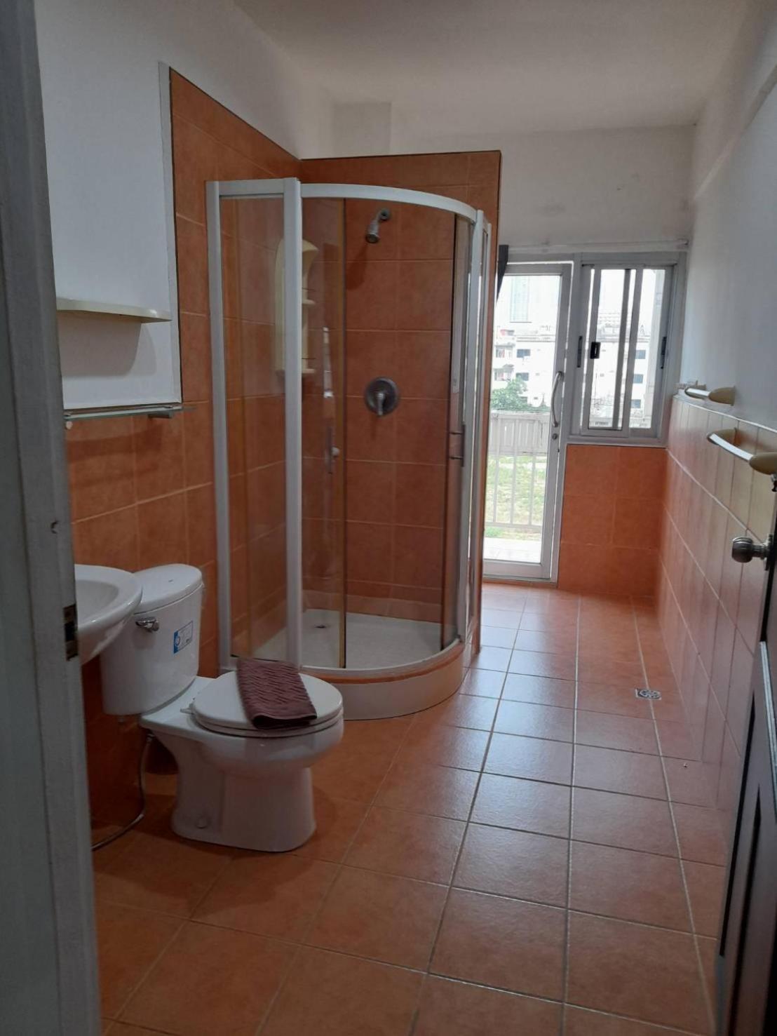 White House By Sorot ตึกขาวโดยโสรฬ Apartment Pantai Jomtien Bagian luar foto