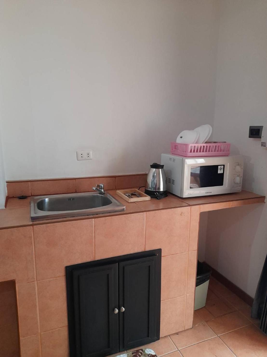 White House By Sorot ตึกขาวโดยโสรฬ Apartment Pantai Jomtien Bagian luar foto