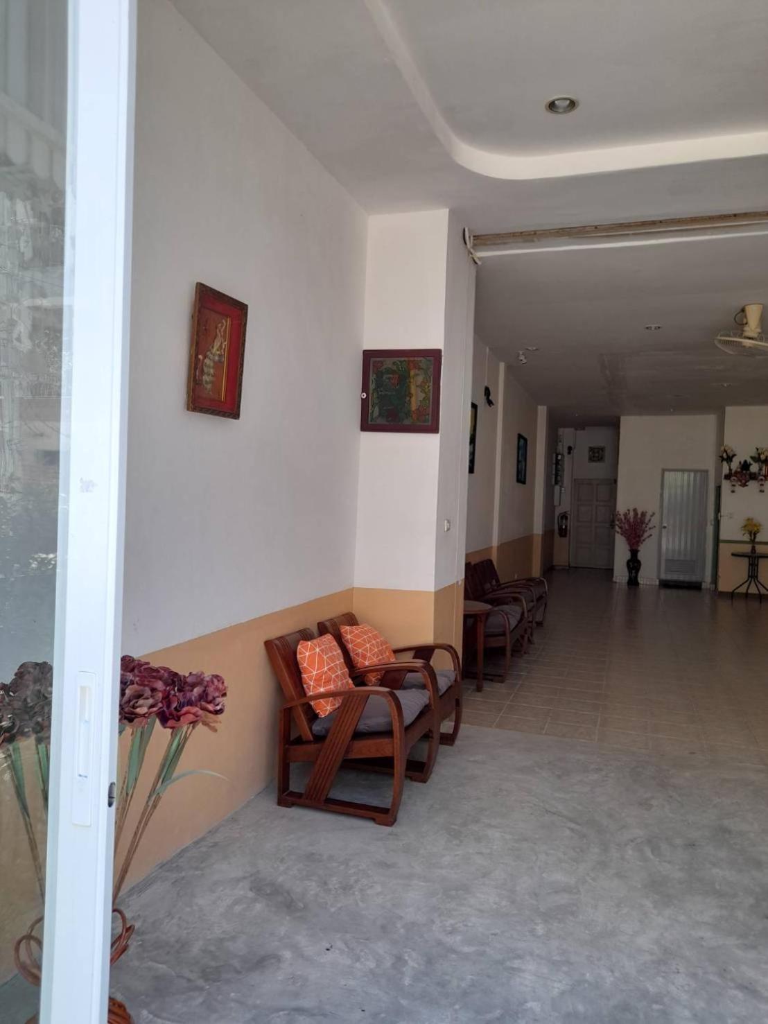 White House By Sorot ตึกขาวโดยโสรฬ Apartment Pantai Jomtien Bagian luar foto