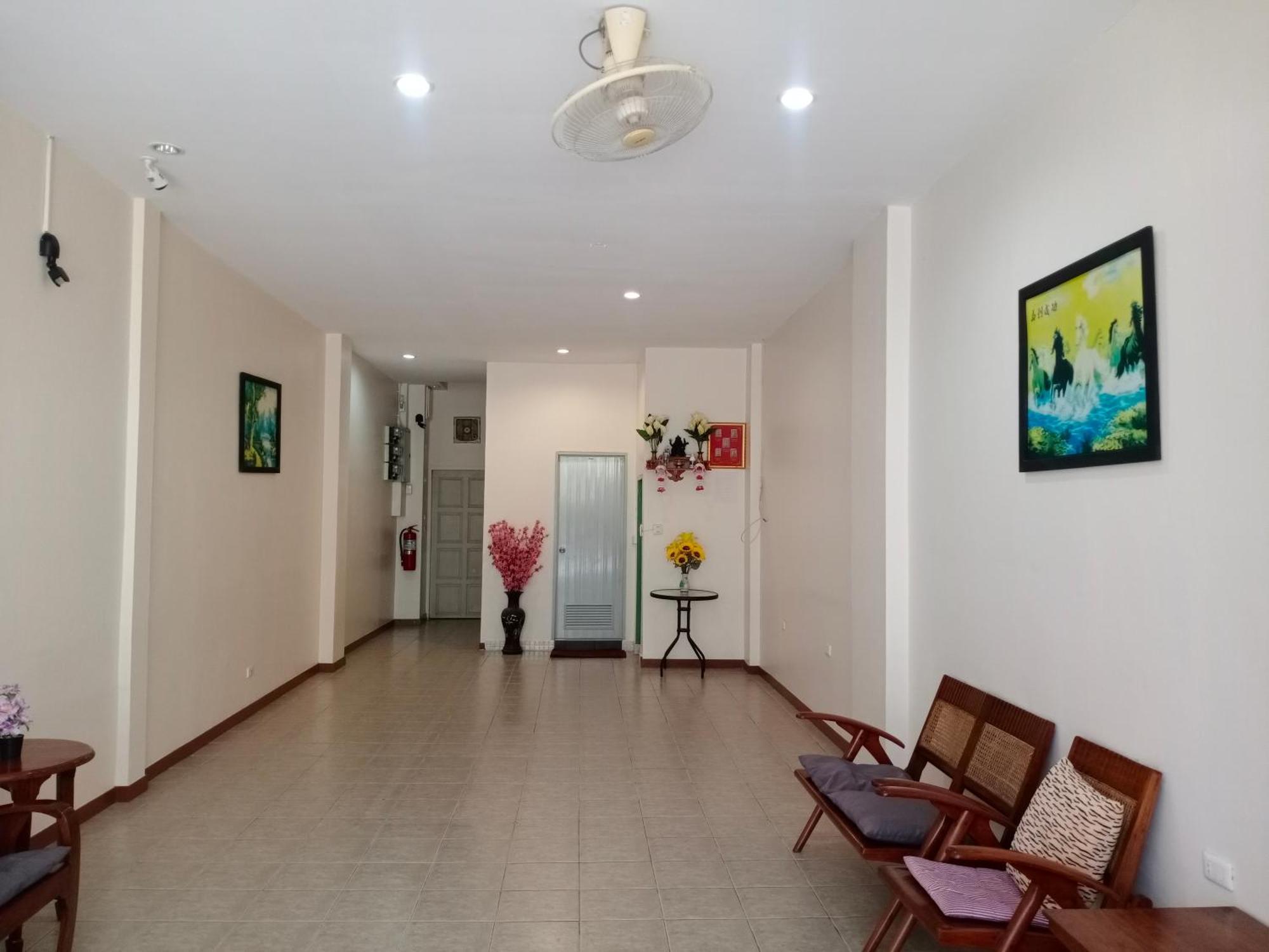 White House By Sorot ตึกขาวโดยโสรฬ Apartment Pantai Jomtien Bagian luar foto