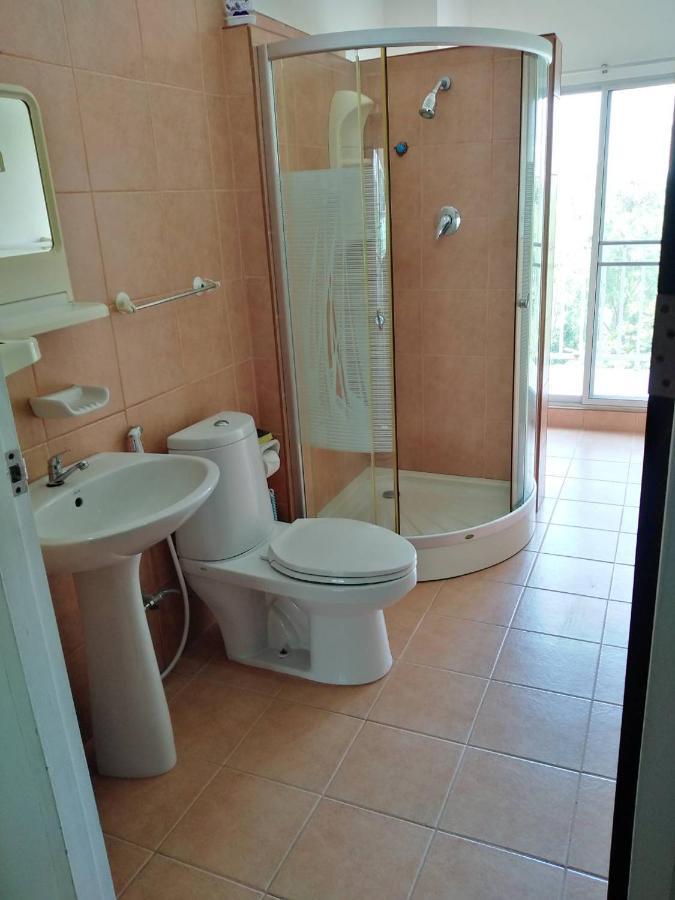 White House By Sorot ตึกขาวโดยโสรฬ Apartment Pantai Jomtien Bagian luar foto